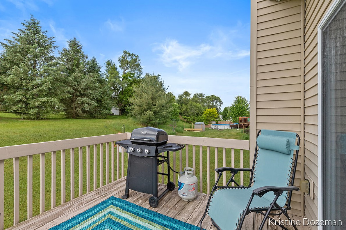 1636 Northbend Dr, Grand Rapids MI 49505-3906 exterior