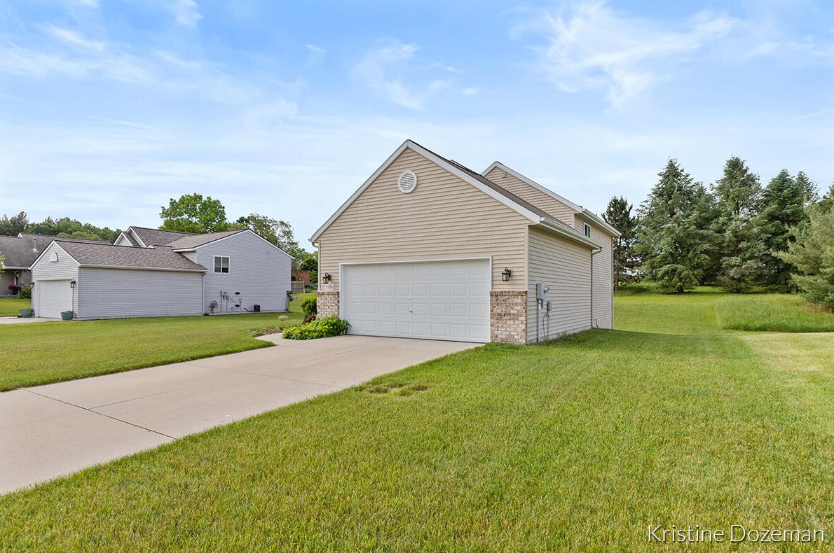 1636 Northbend Dr, Grand Rapids MI 49505-3906 exterior