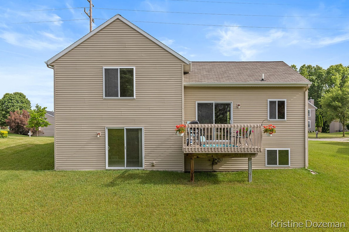 1636 Northbend Dr, Grand Rapids MI 49505-3906 exterior