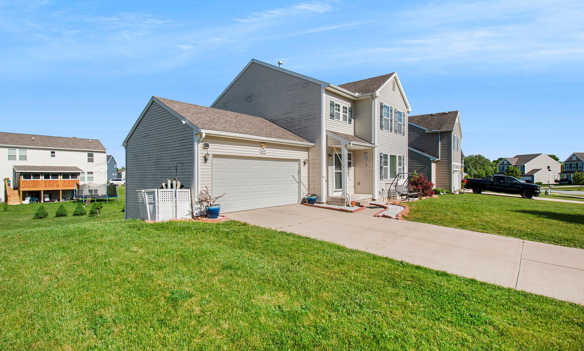 4696 Torrington Dr, Grand Rapids, MI 49512-5289