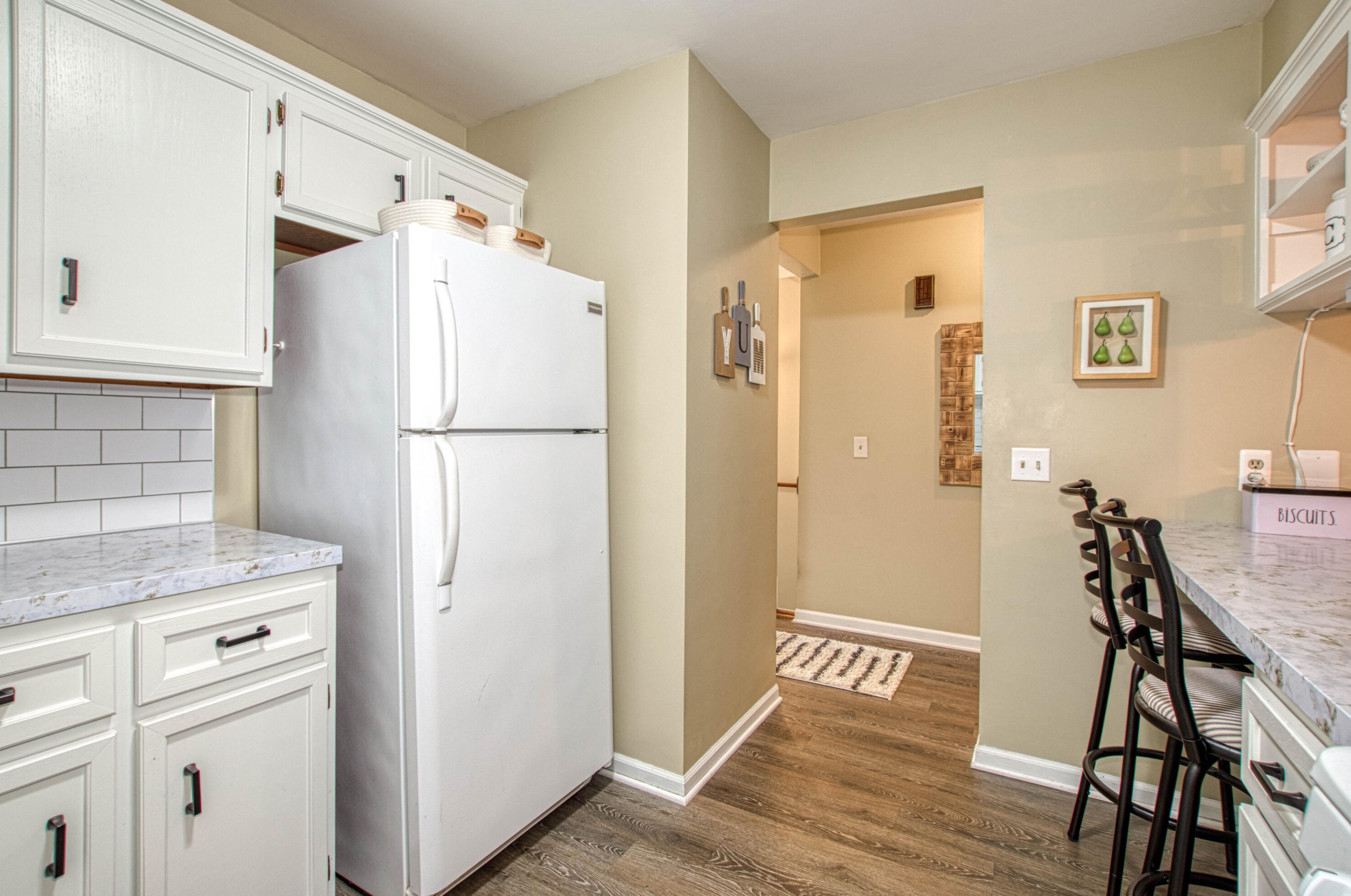 2106 Cranbrook Dr, Grand Rapids MI  49505-5721 exterior