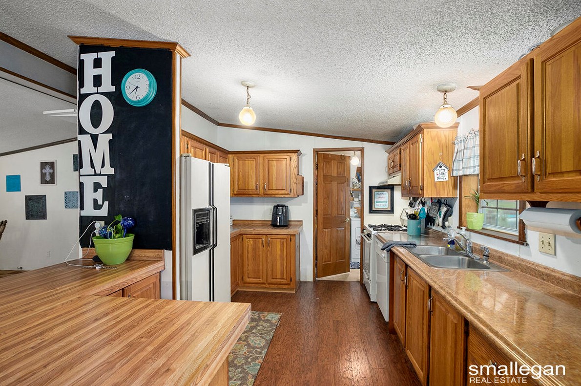 12925 Vly Dr, Wayland MI 49348-9317 exterior