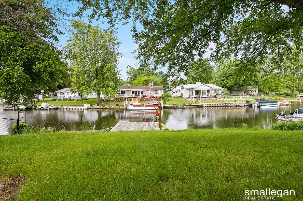 12925 Vly Dr, Wayland MI 49348-9317 exterior