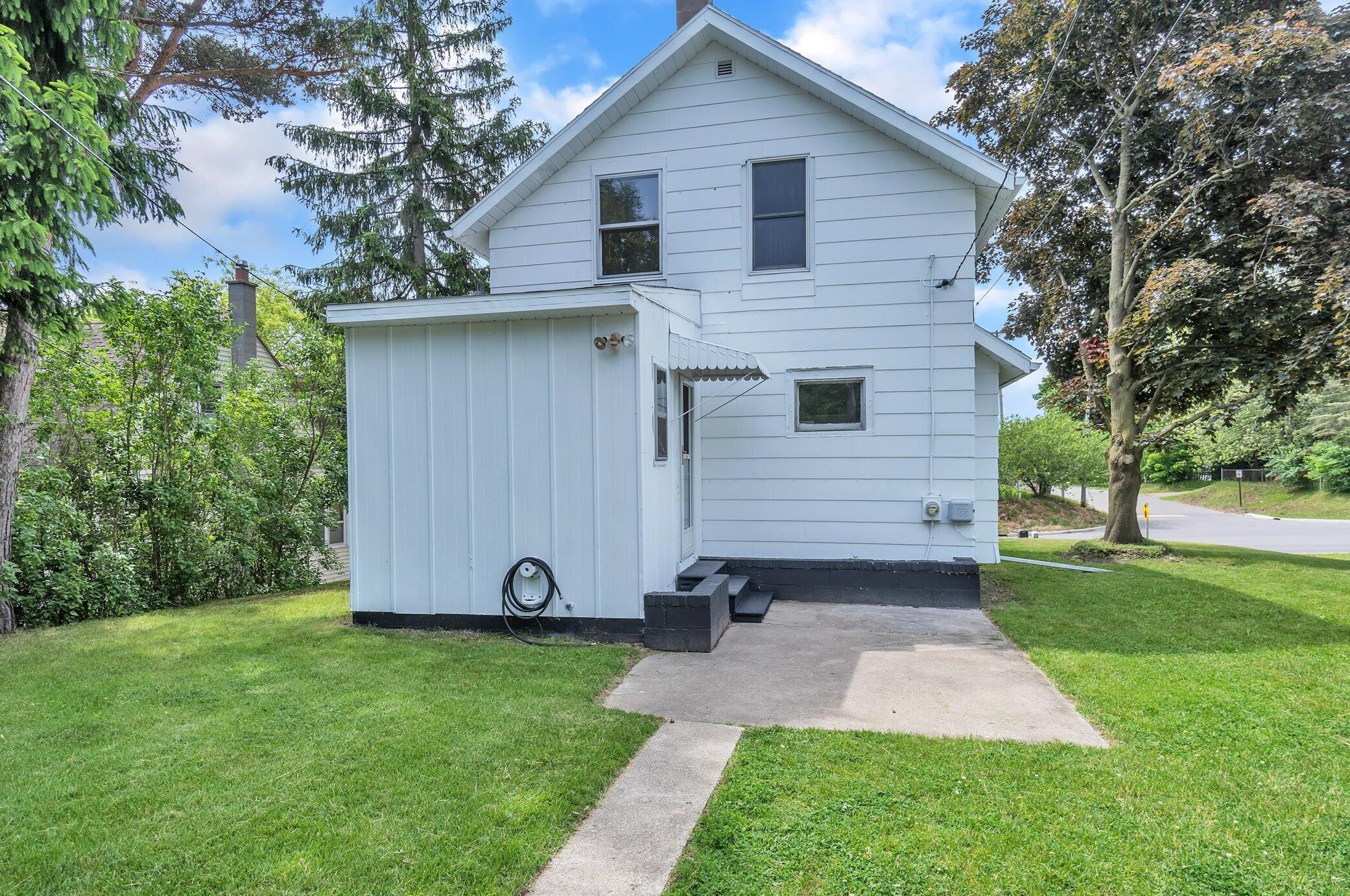 504 Mcdevitt Ave, Jackson MI  49203-5842 exterior