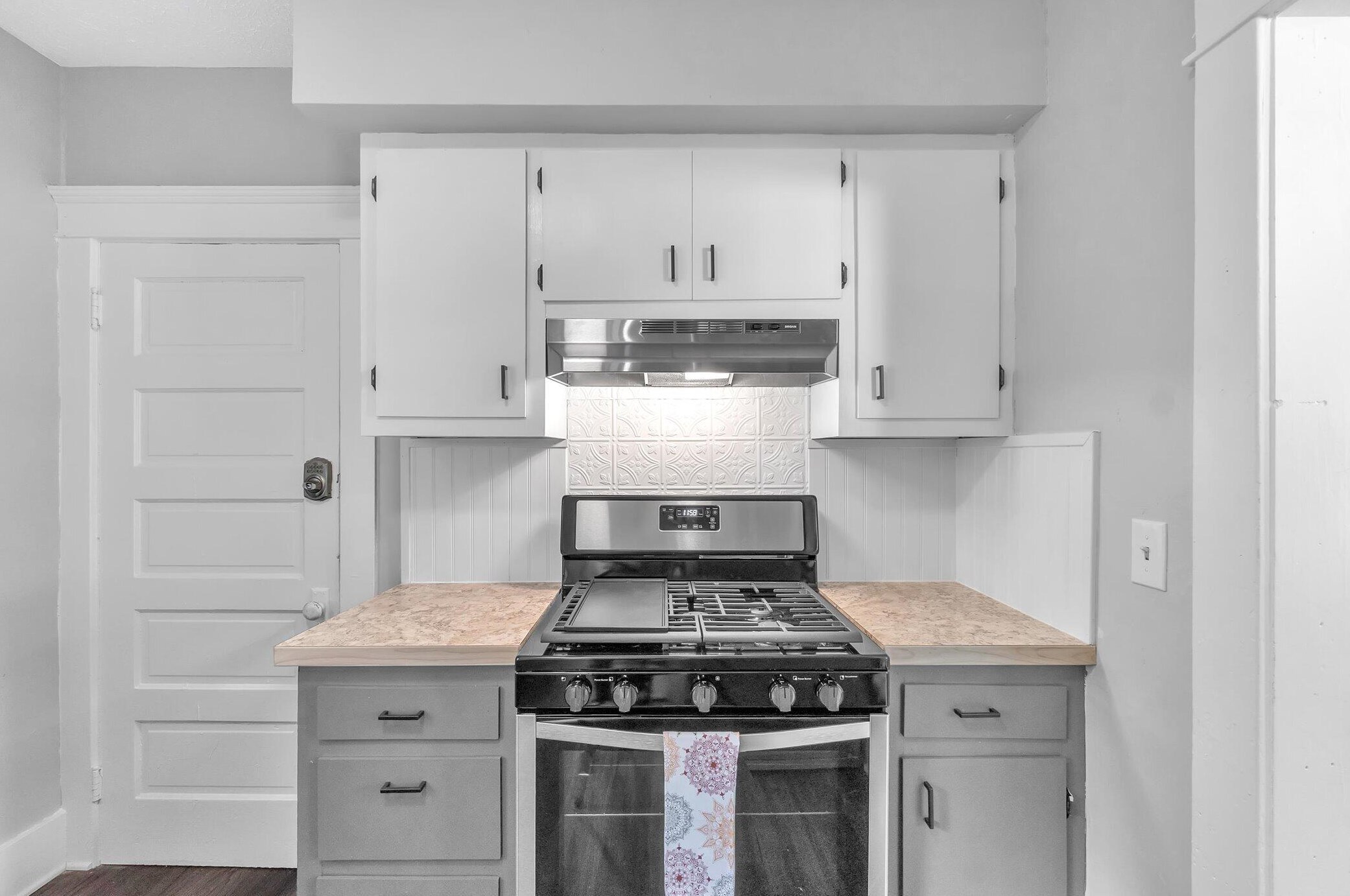 504 Mcdevitt Ave, Jackson MI  49203-5842 exterior