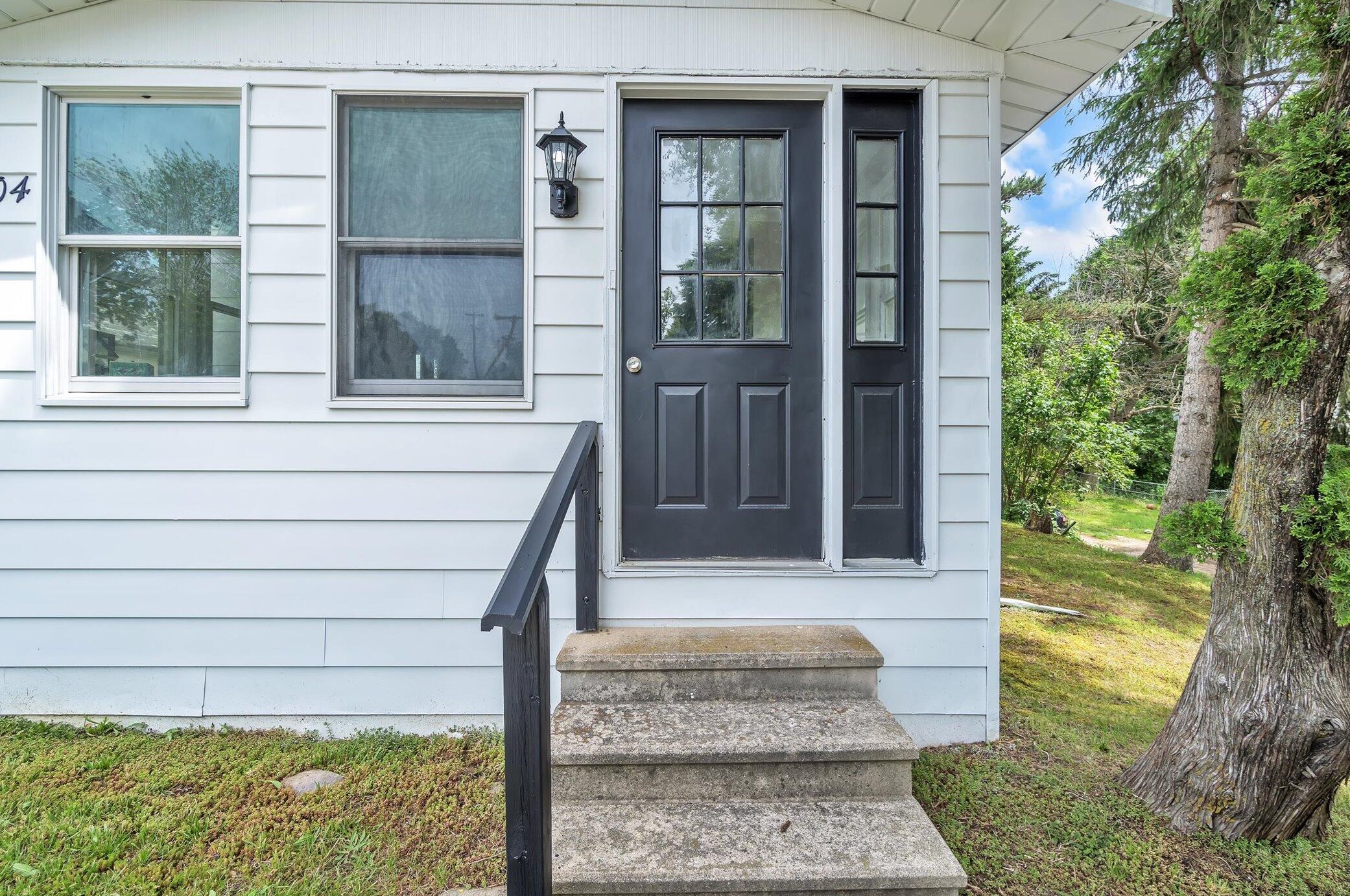 504 Mcdevitt Ave, Jackson MI  49203-5842 exterior