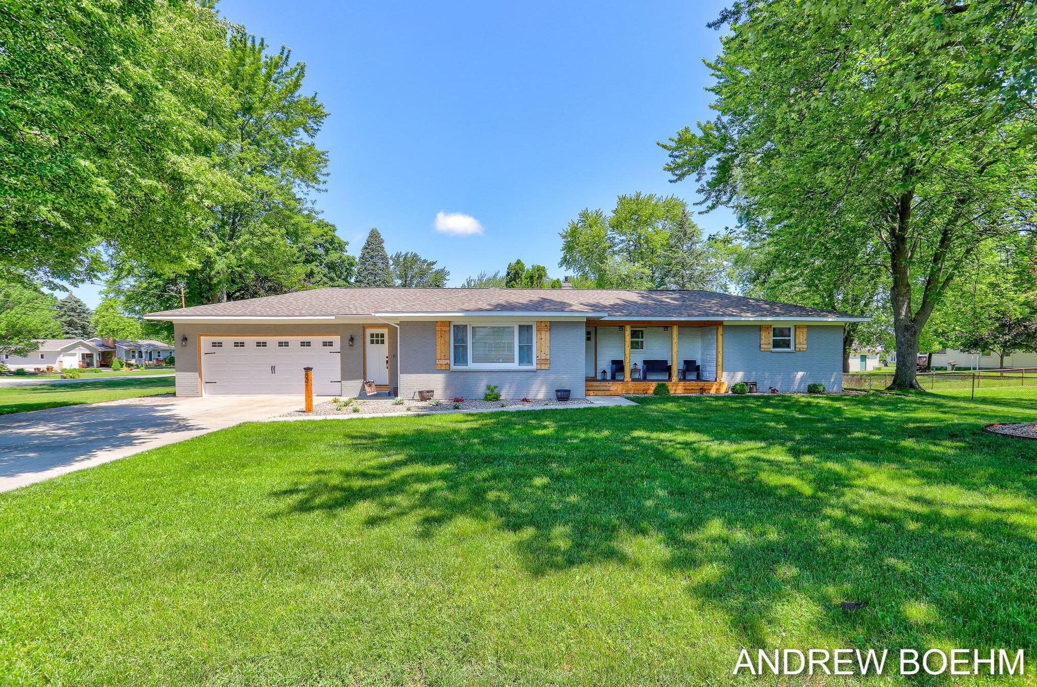 841 Glenwood St, Jenison, MI 49428-9336