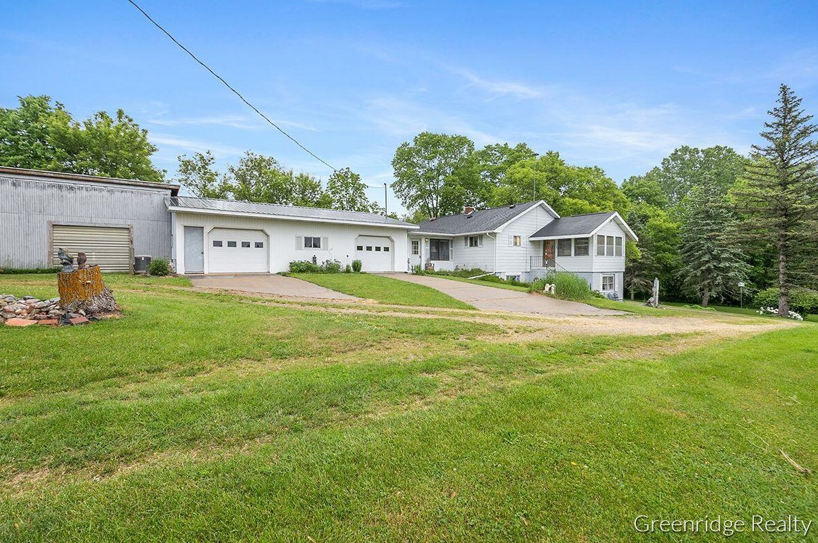 3789 West St, Vermontville, MI 49096