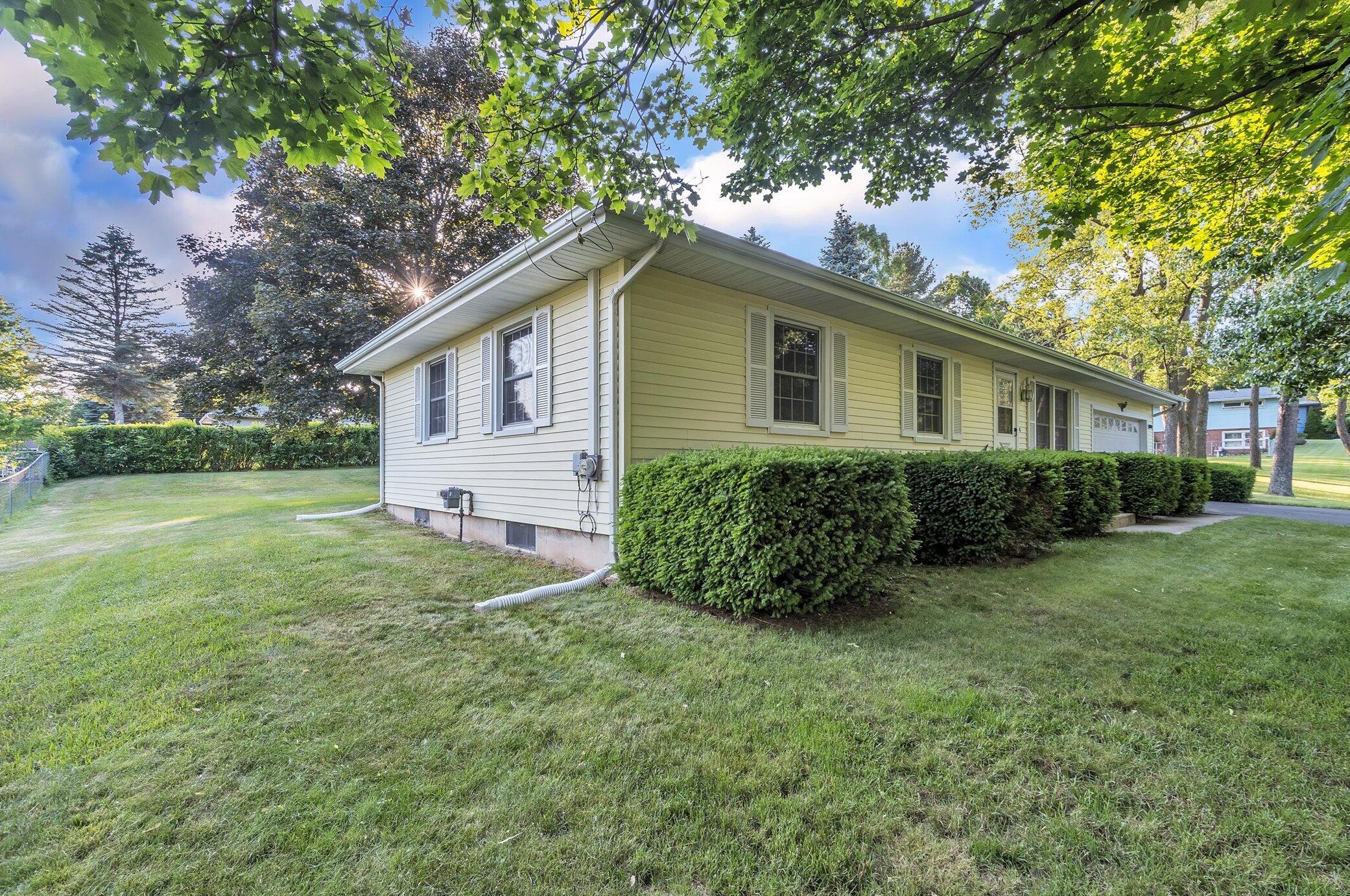 6524 Chrismac St, Jackson, MI 49201-9406