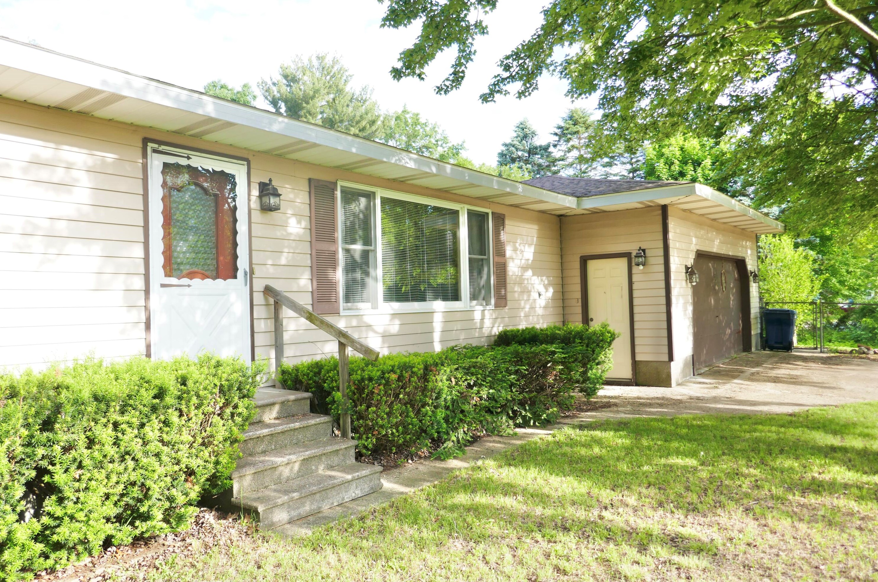 4661 Sheridan Dr, Meskegon MI 49442-6236 exterior