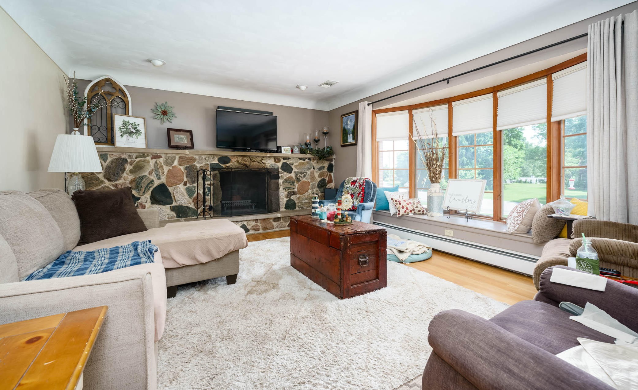 2045 Sandy Cove Dr, Kalamazoo, MI 49048