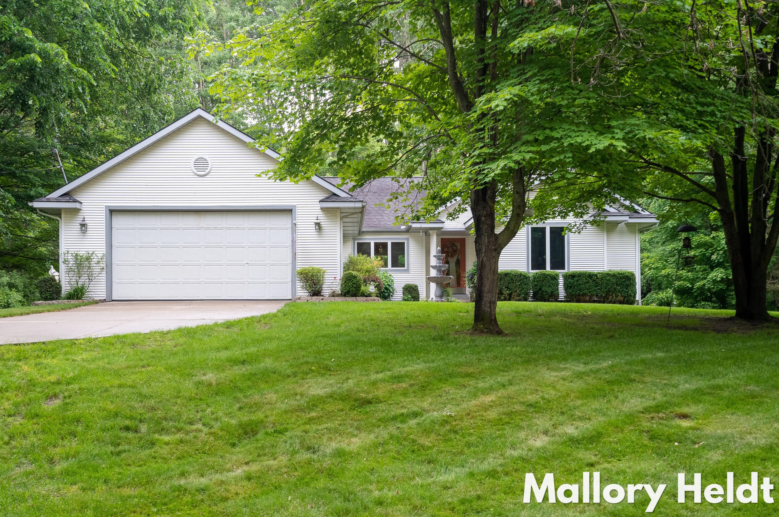 500 Auburn Trl, Ada, MI 49301-8927