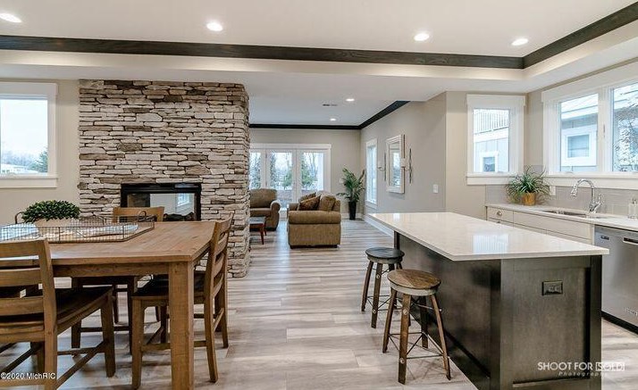 920 W Savidge St #9, Spring Lake, MI 49456