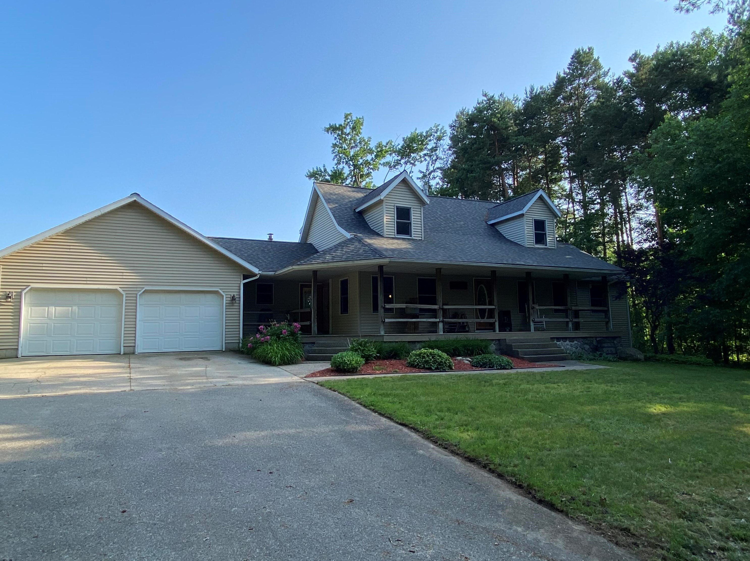 8290 18 Mile Rd Ne, Cedar Springs, MI 49319