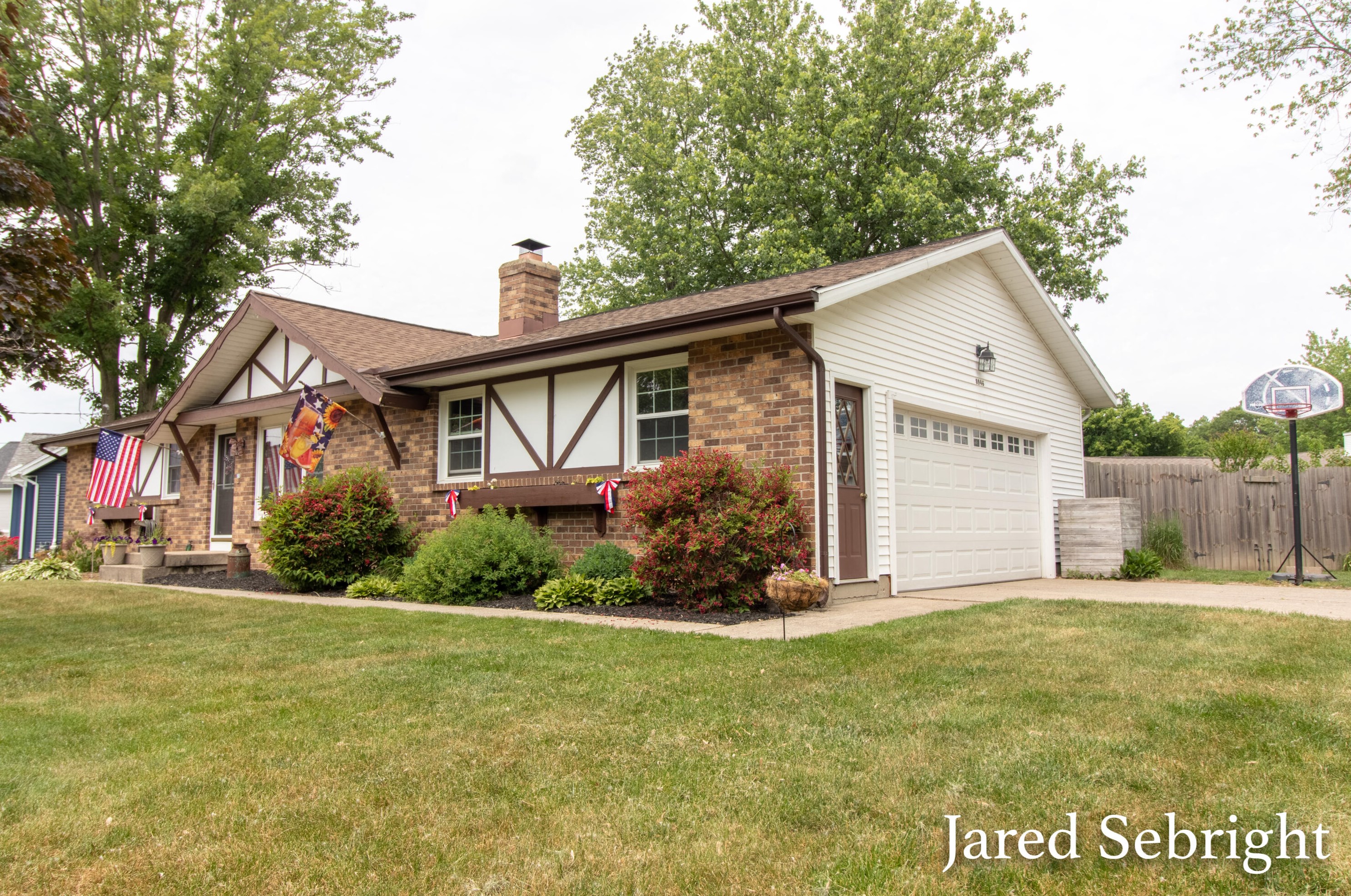 8946 Norman Dr, Jenison, MI 49428-9517