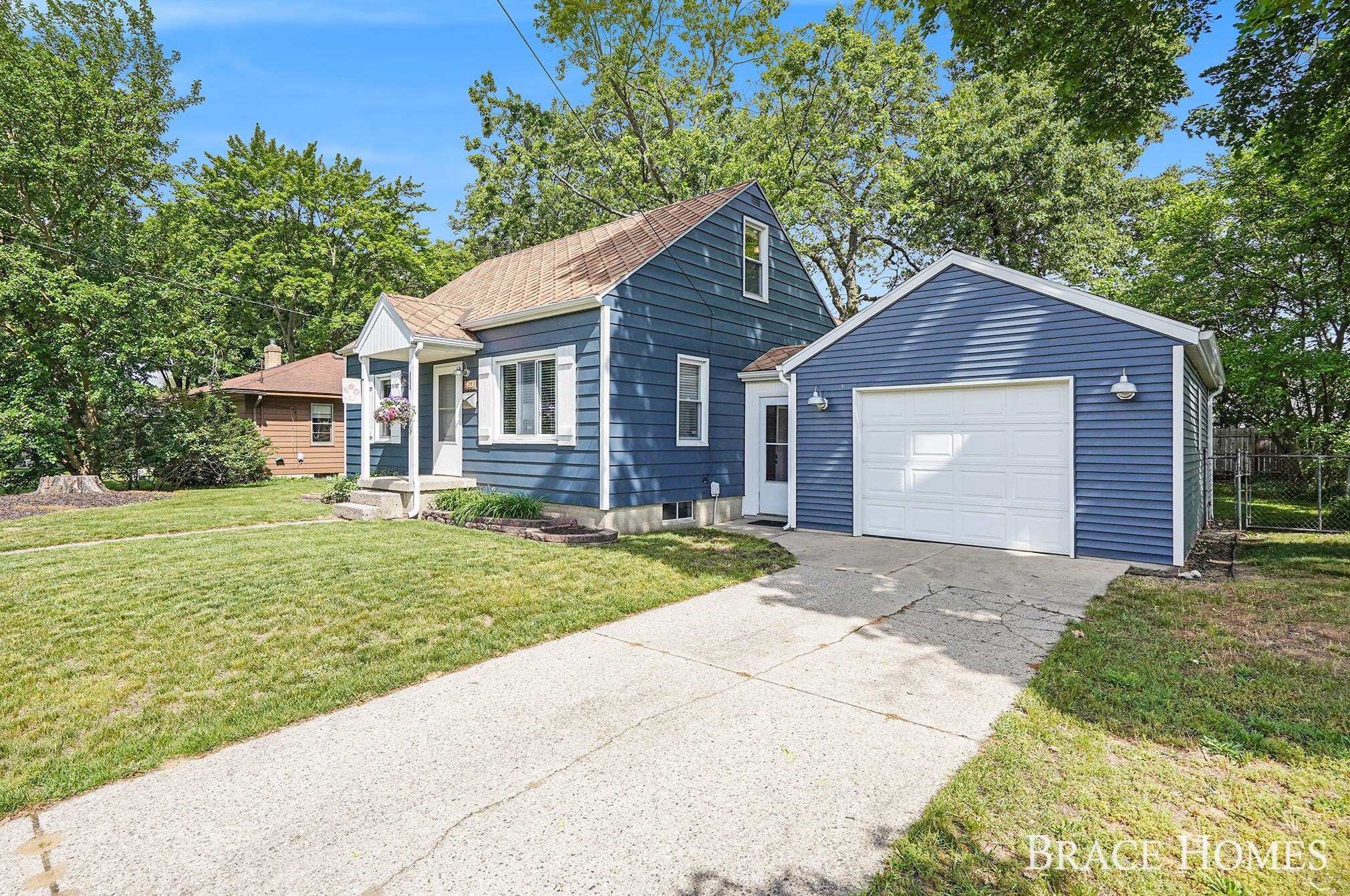 953 Iowa St Sw, Wyoming, MI 49509