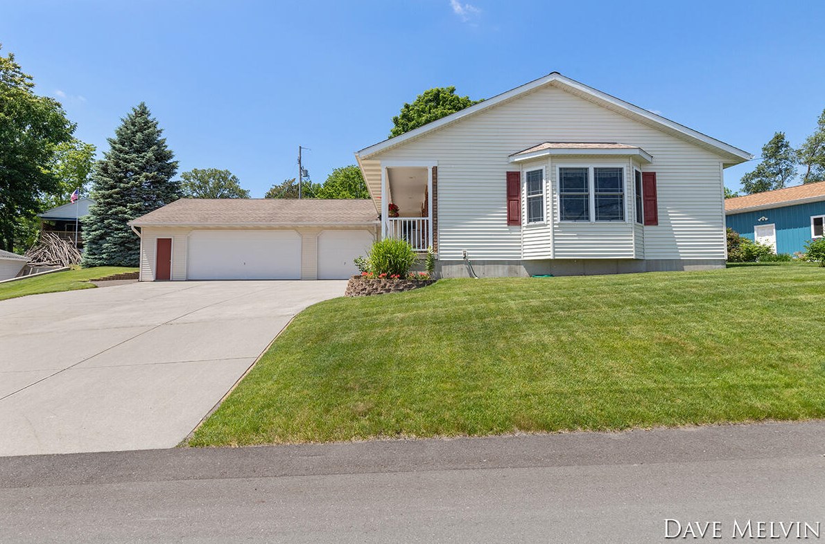 11655 Maywood Dr, Sparta, MI 49345-8458