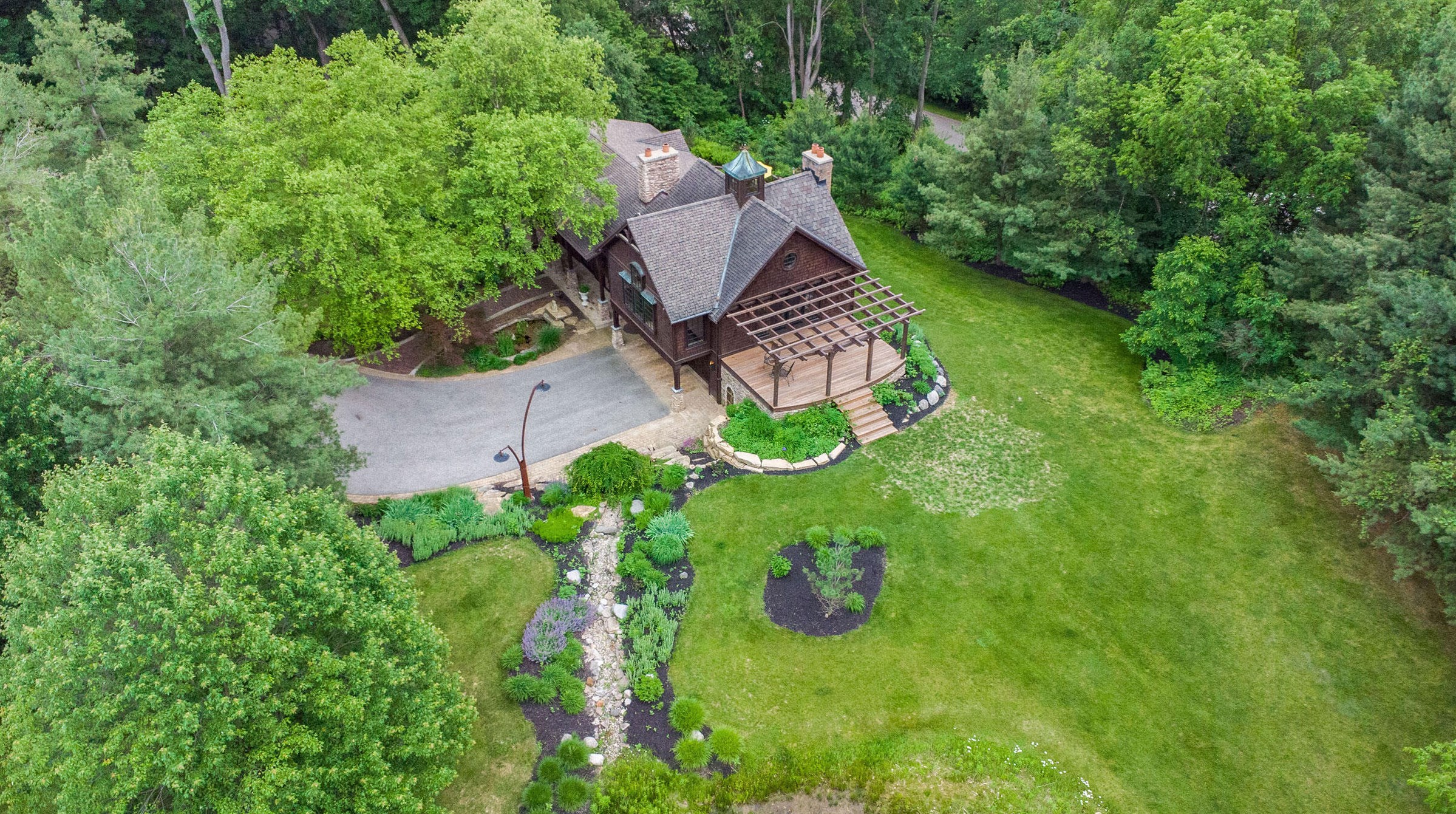 5501 Canyon River Dr, Ada, MI 49301-8881