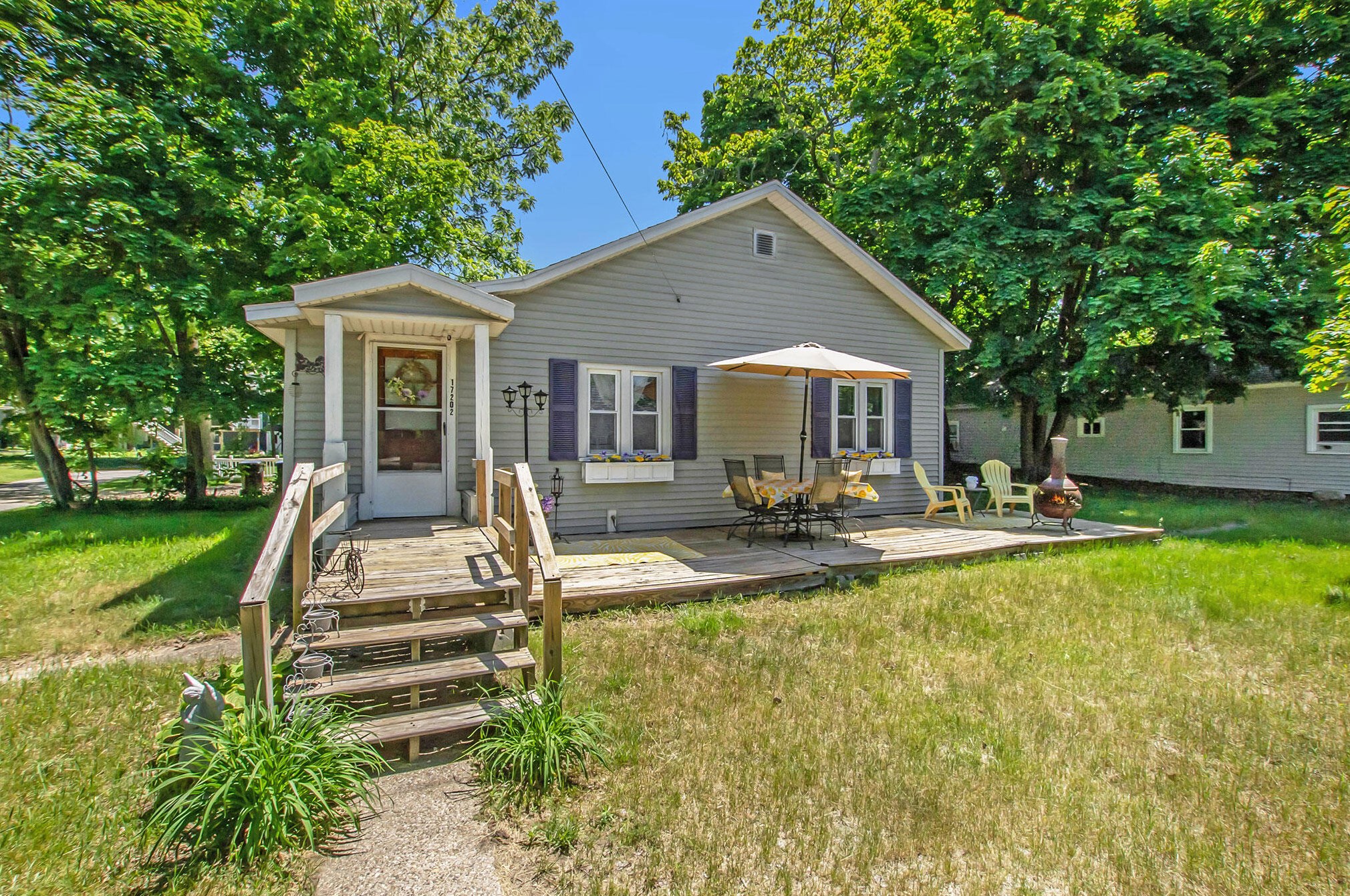 17202 Esther Ave, Spring Lake, MI 49456