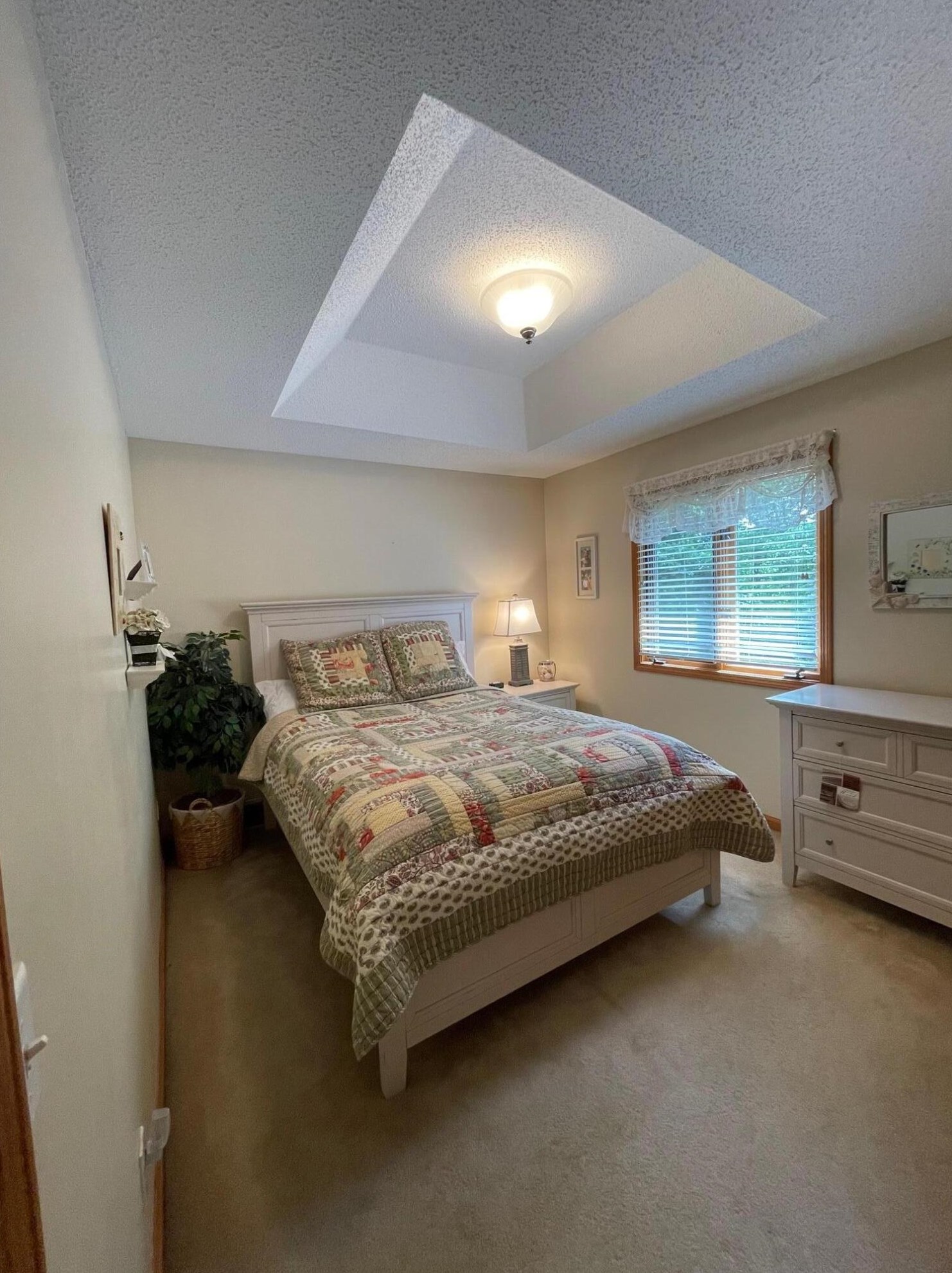 18044 N Fruitport Rd, Spring Lake, MI 49456