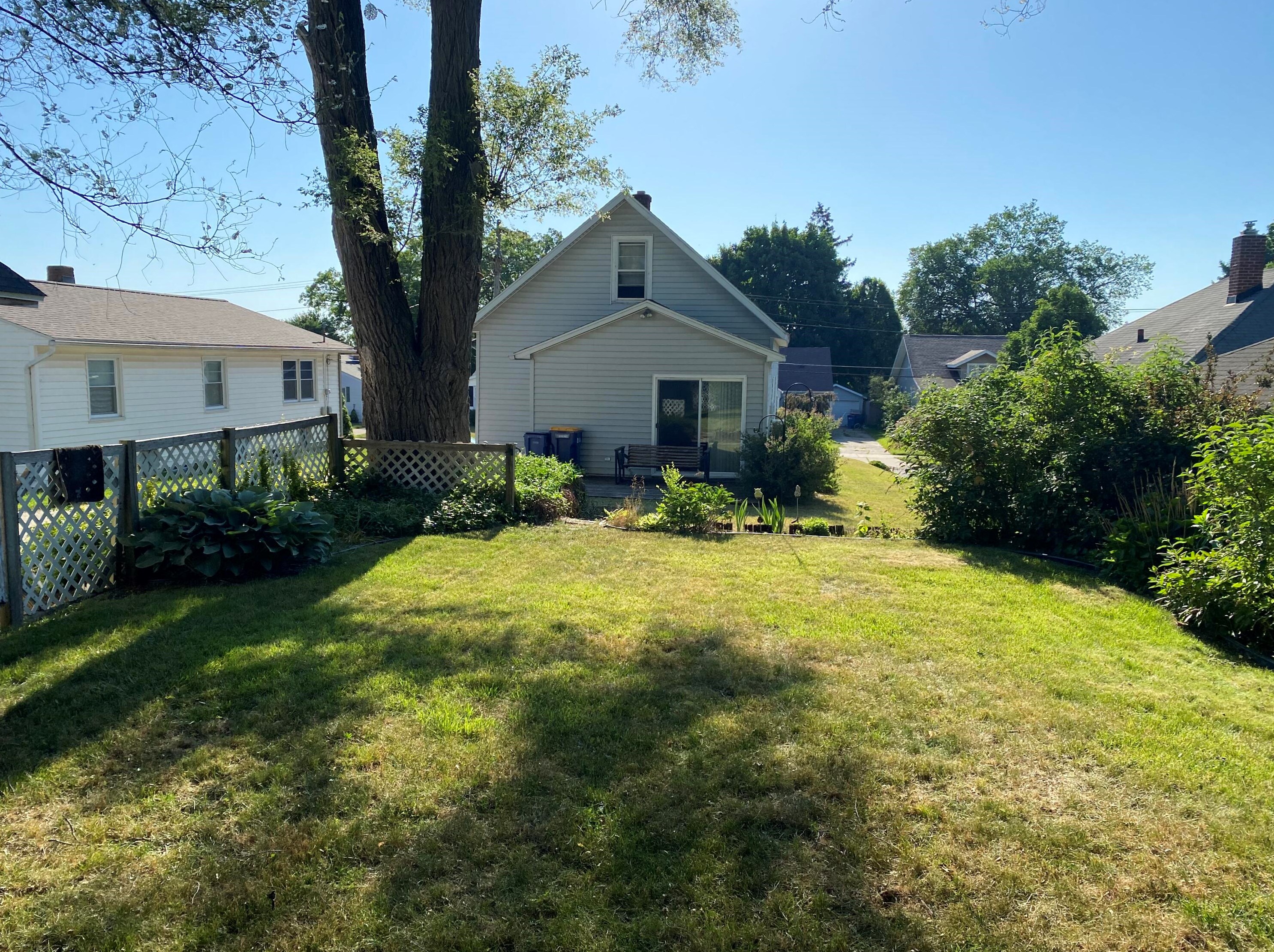 1433 Emerson Ave, Grand Rapids MI 49544-1717 exterior