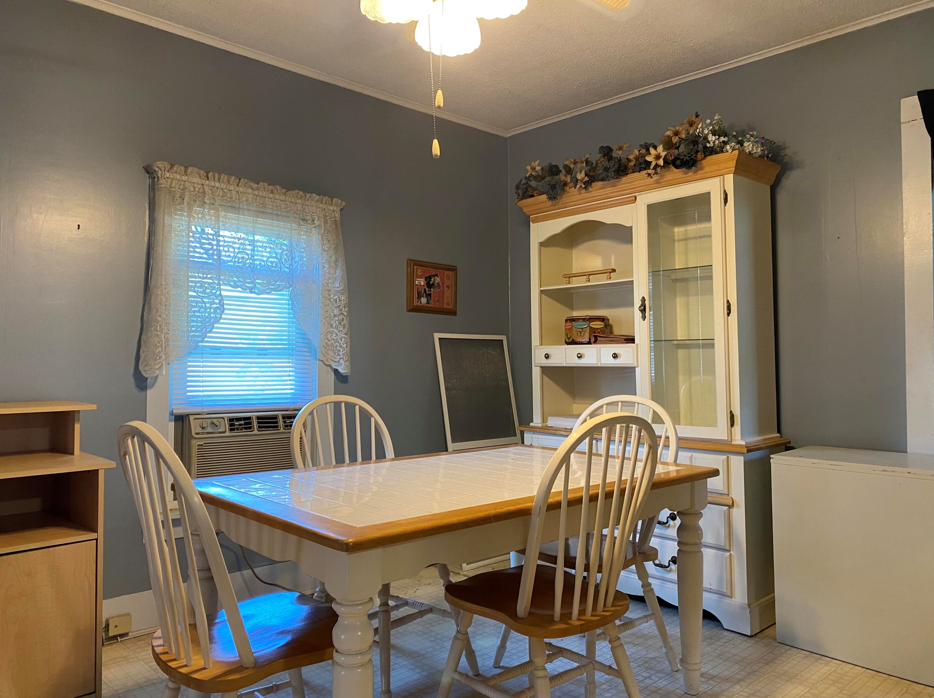 1433 Emerson Ave, Grand Rapids MI 49544-1717 exterior