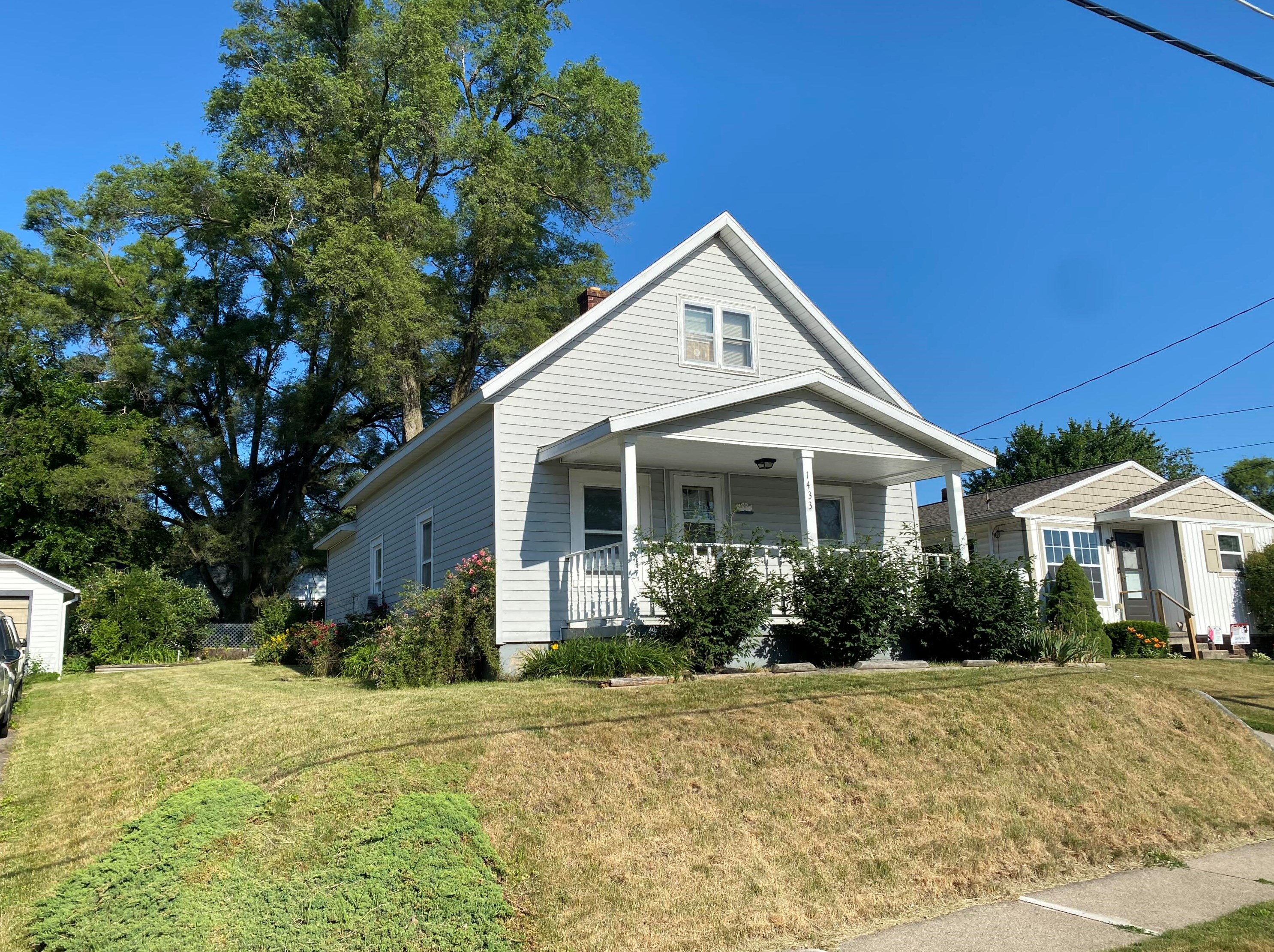 1433 Emerson Ave, Grand Rapids, MI 49504-2918