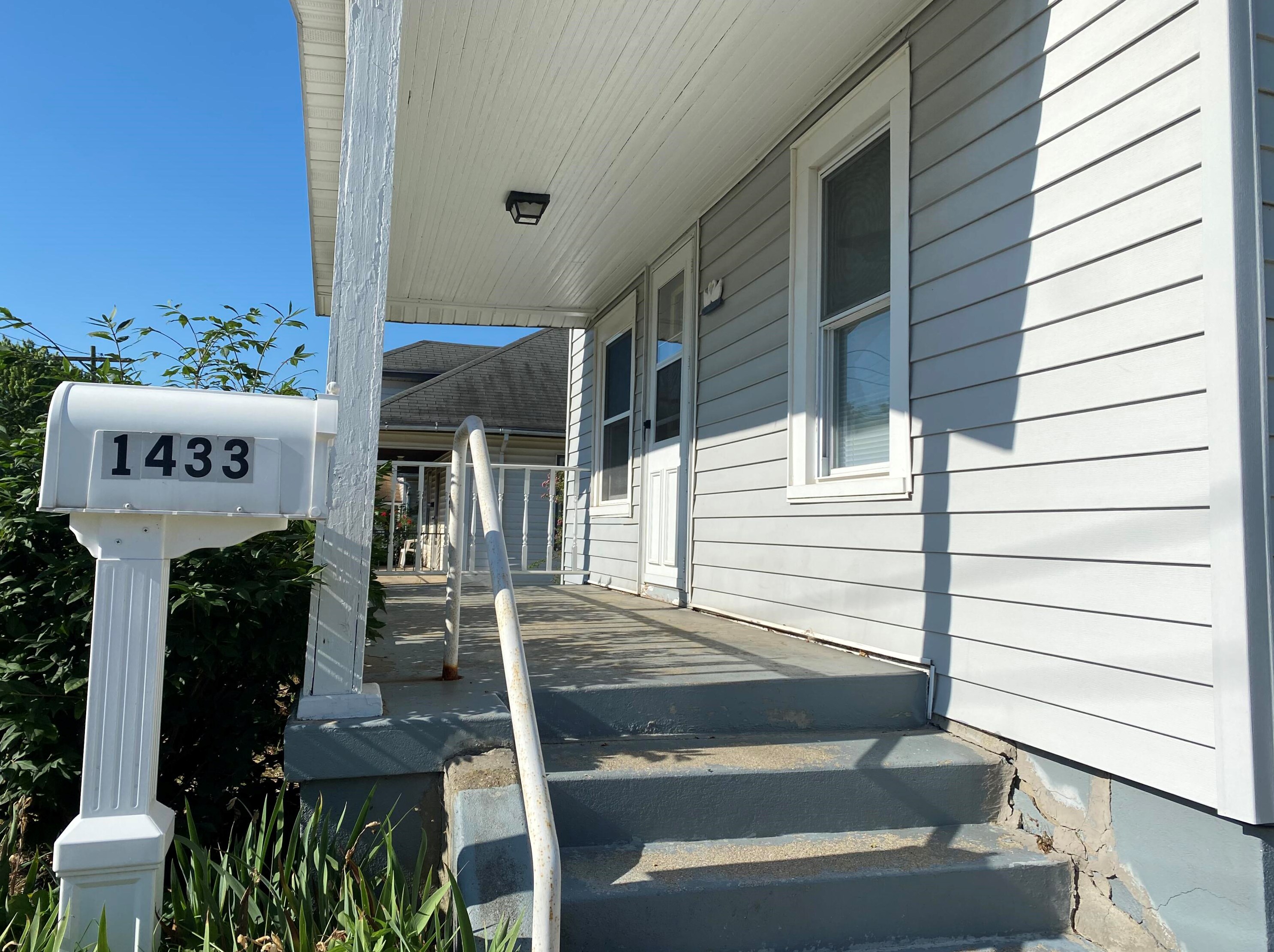 1433 Emerson Ave, Grand Rapids MI  49504-2918 exterior