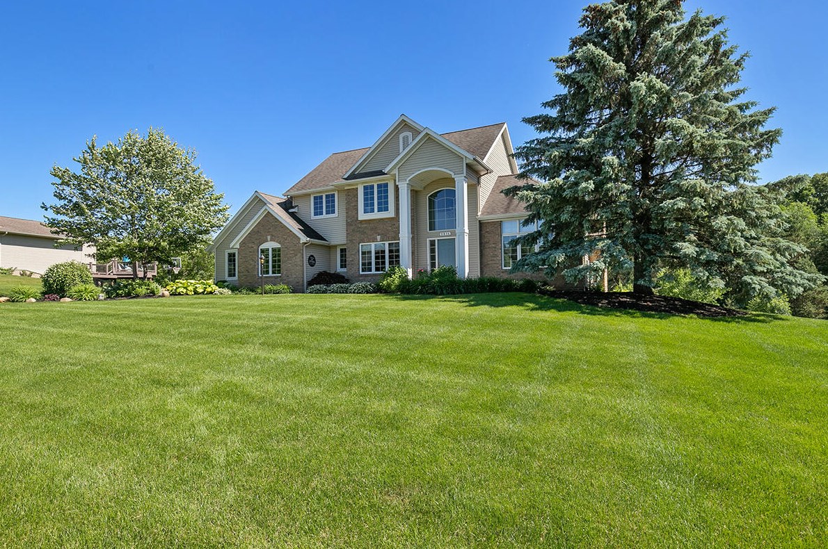 5814 Cannon Hills Dr, Ada, MI 49301-8830