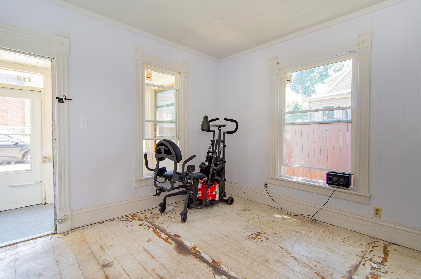 308 6th St, Niles, MI 49120-2443