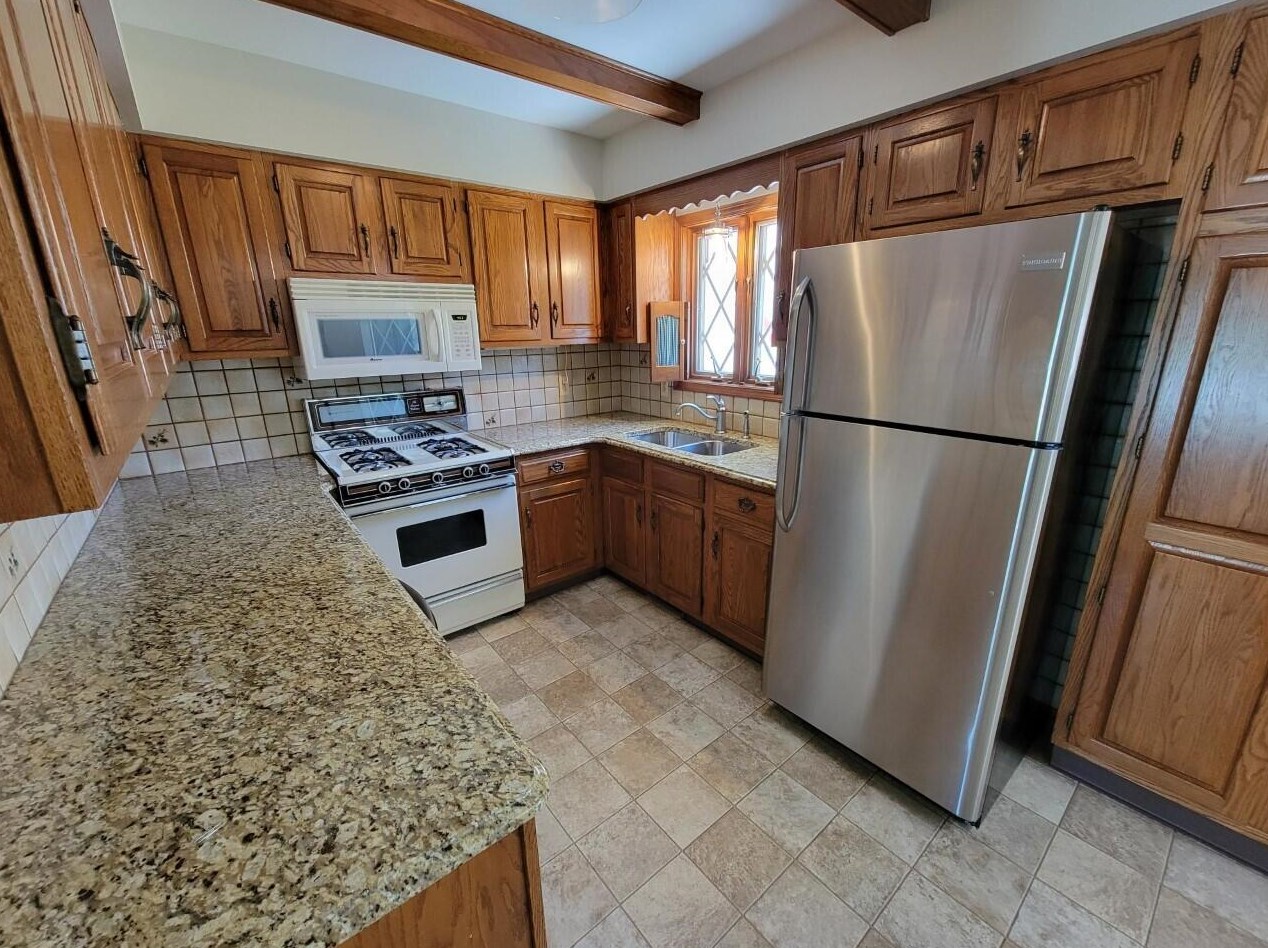 5917 Leisure South Dr, Grand Rapids MI  49548-6857 exterior