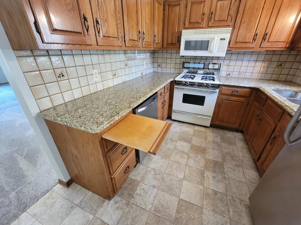 5917 Leisure South Dr, Grand Rapids MI  49548-6857 exterior