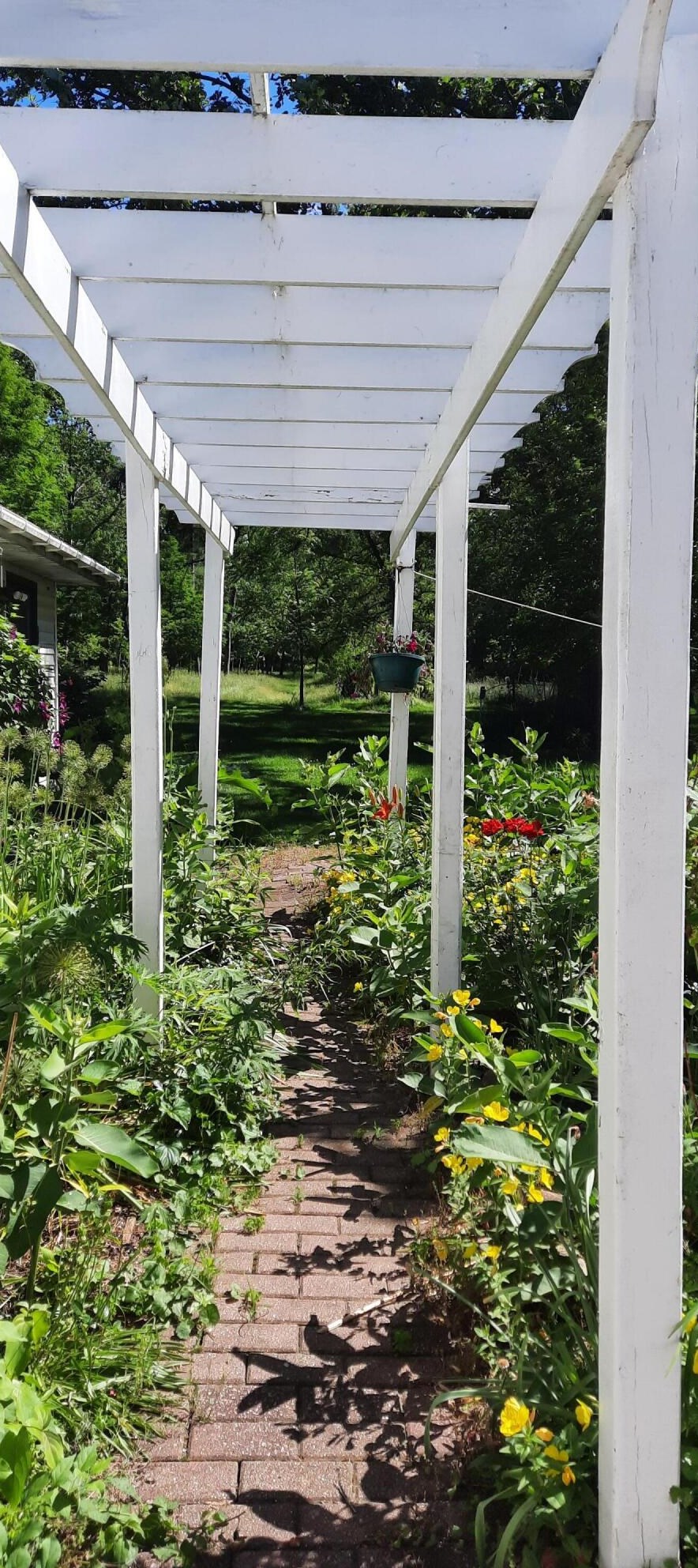 6286 Grand Riv Dr, Ada MI 49301-9503 exterior