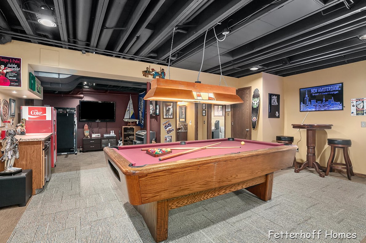 7658 Candlewood Dr, Ada MI 49301-9348 exterior