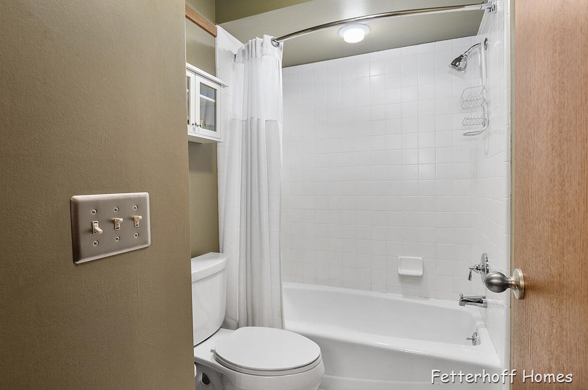 7658 Candlewood Dr, Ada MI 49301-9348 exterior