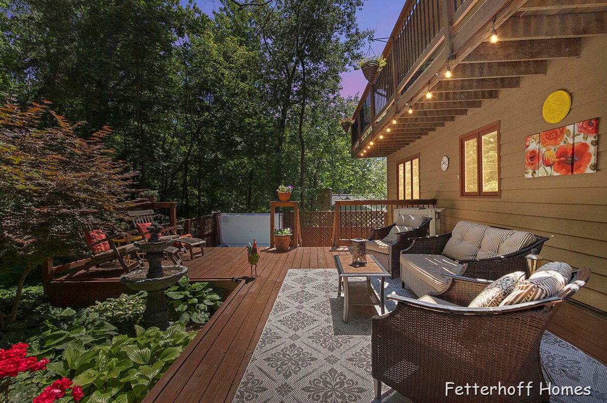 7658 Candlewood Dr, Ada MI 49301-9348 exterior