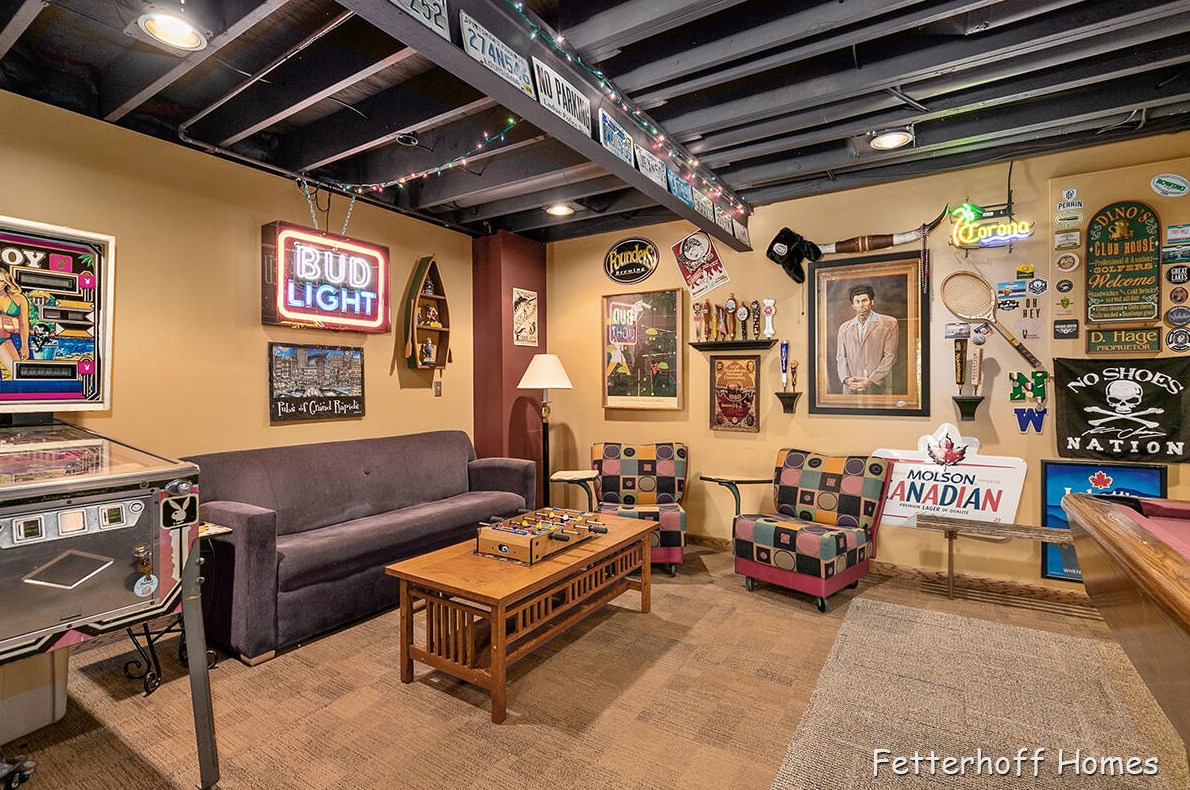 7658 Candlewood Dr, Ada MI 49301-9348 exterior