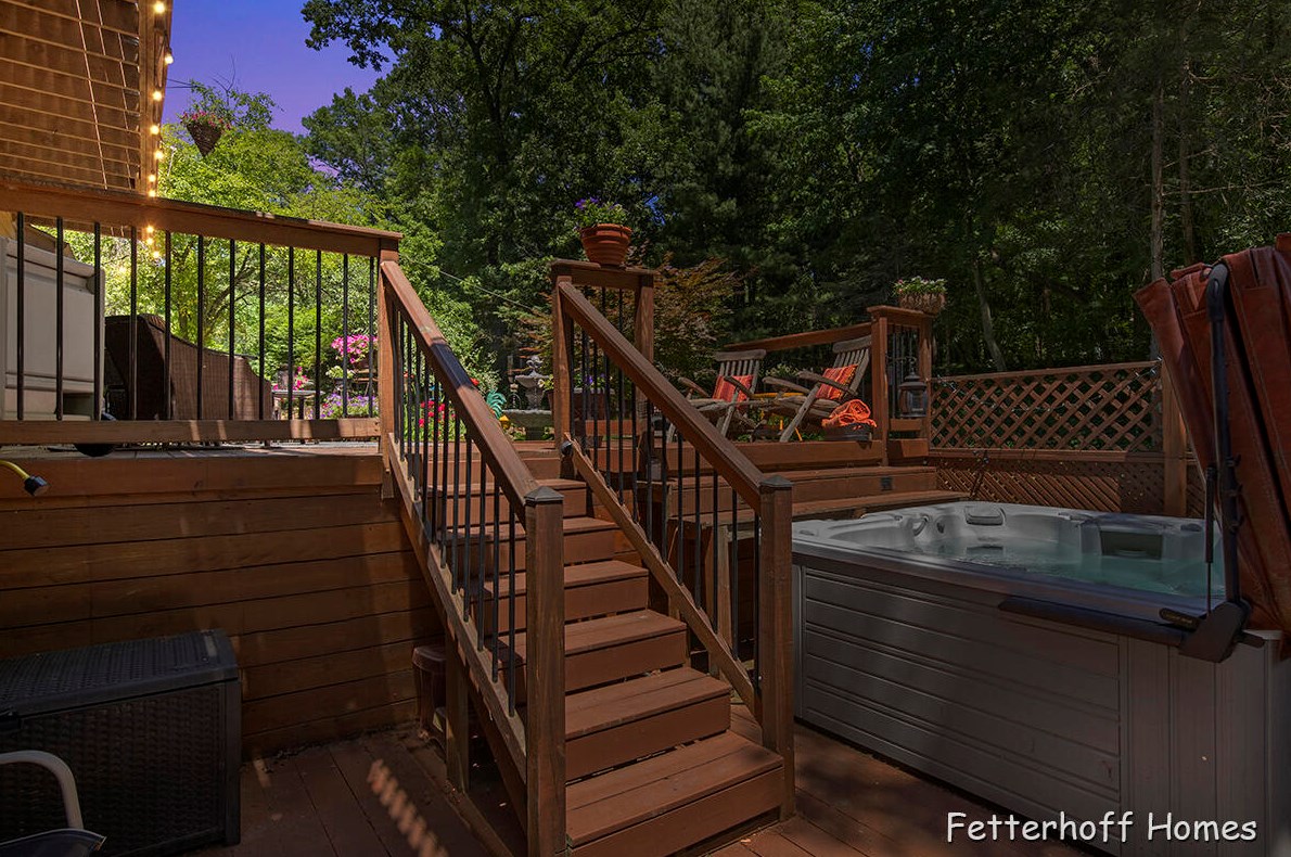 7658 Candlewood Dr, Ada MI 49301-9348 exterior