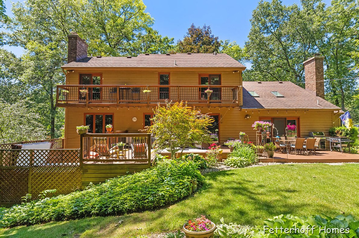 7658 Candlewood Dr, Ada MI 49301-9348 exterior