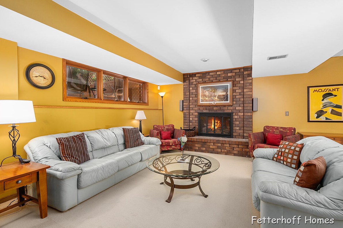 7658 Candlewood Dr, Ada MI 49301-9348 exterior