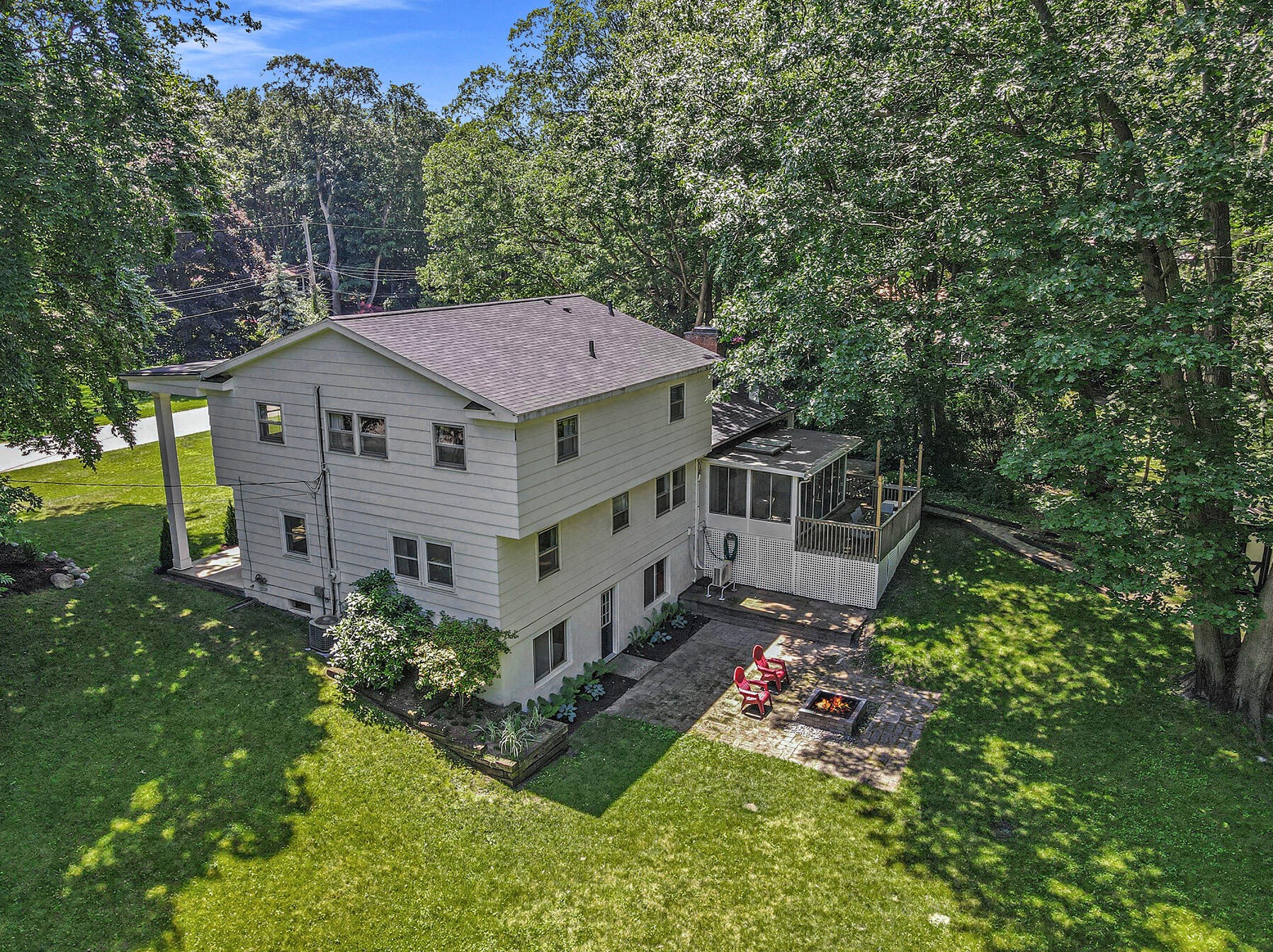 18547 Pawnee Dr, Spring Lake MI  49456-9416 exterior