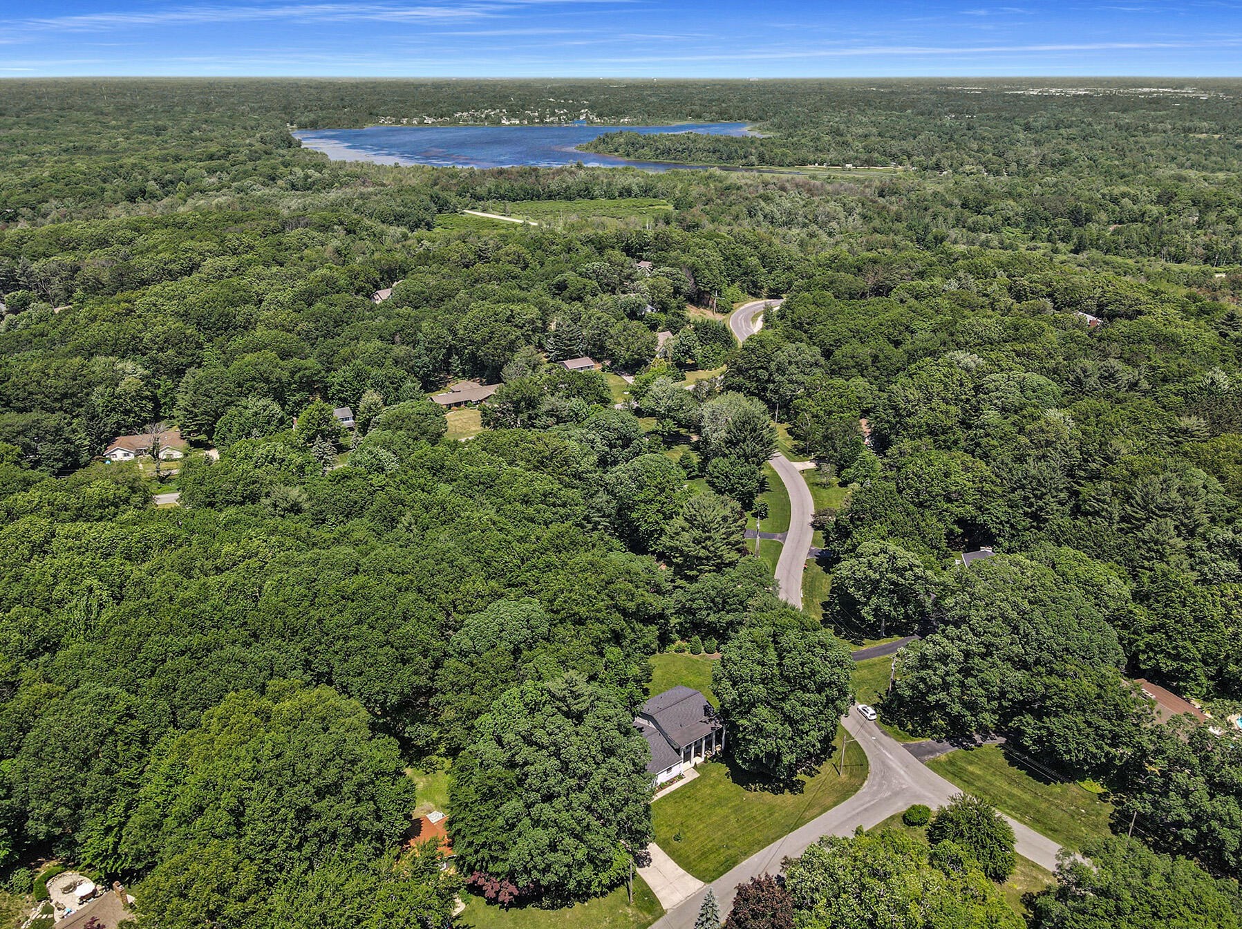 18547 Pawnee Dr, Spring Lake MI  49456-9416 exterior