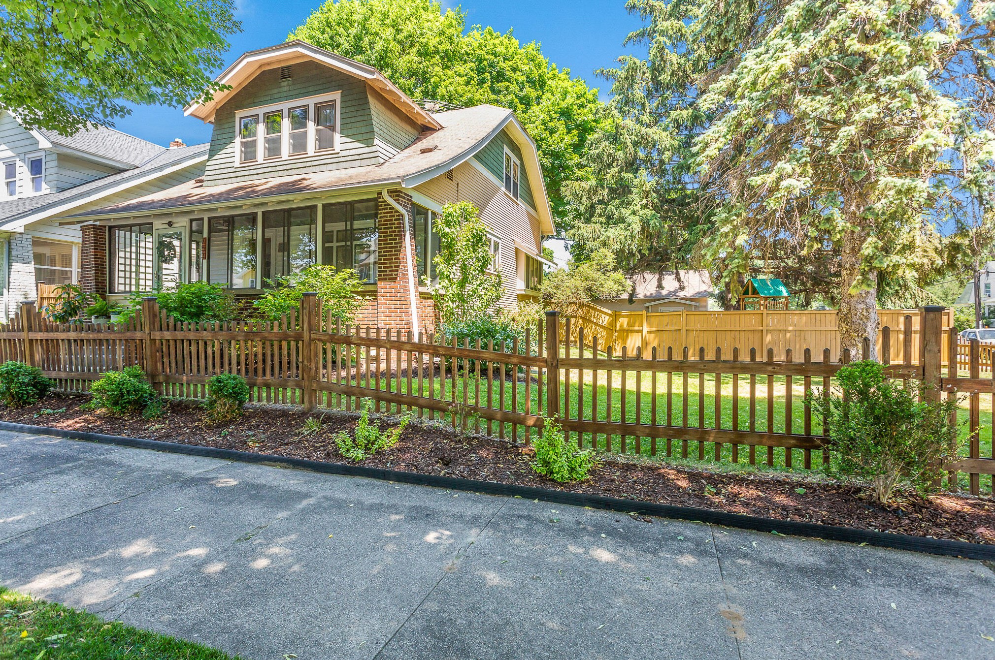 753 Innes St, Grand Rapids MI 49503-3518 exterior