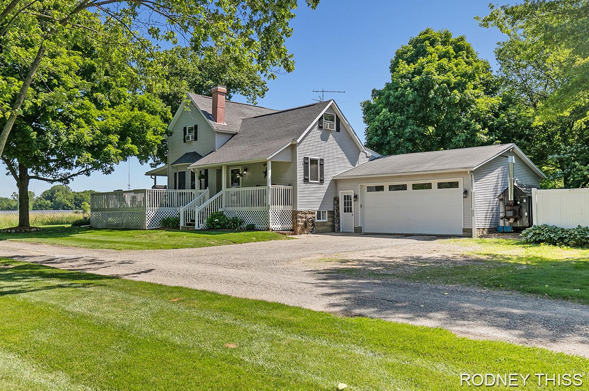 4742 Luce St, Jenison, MI 49428-9527