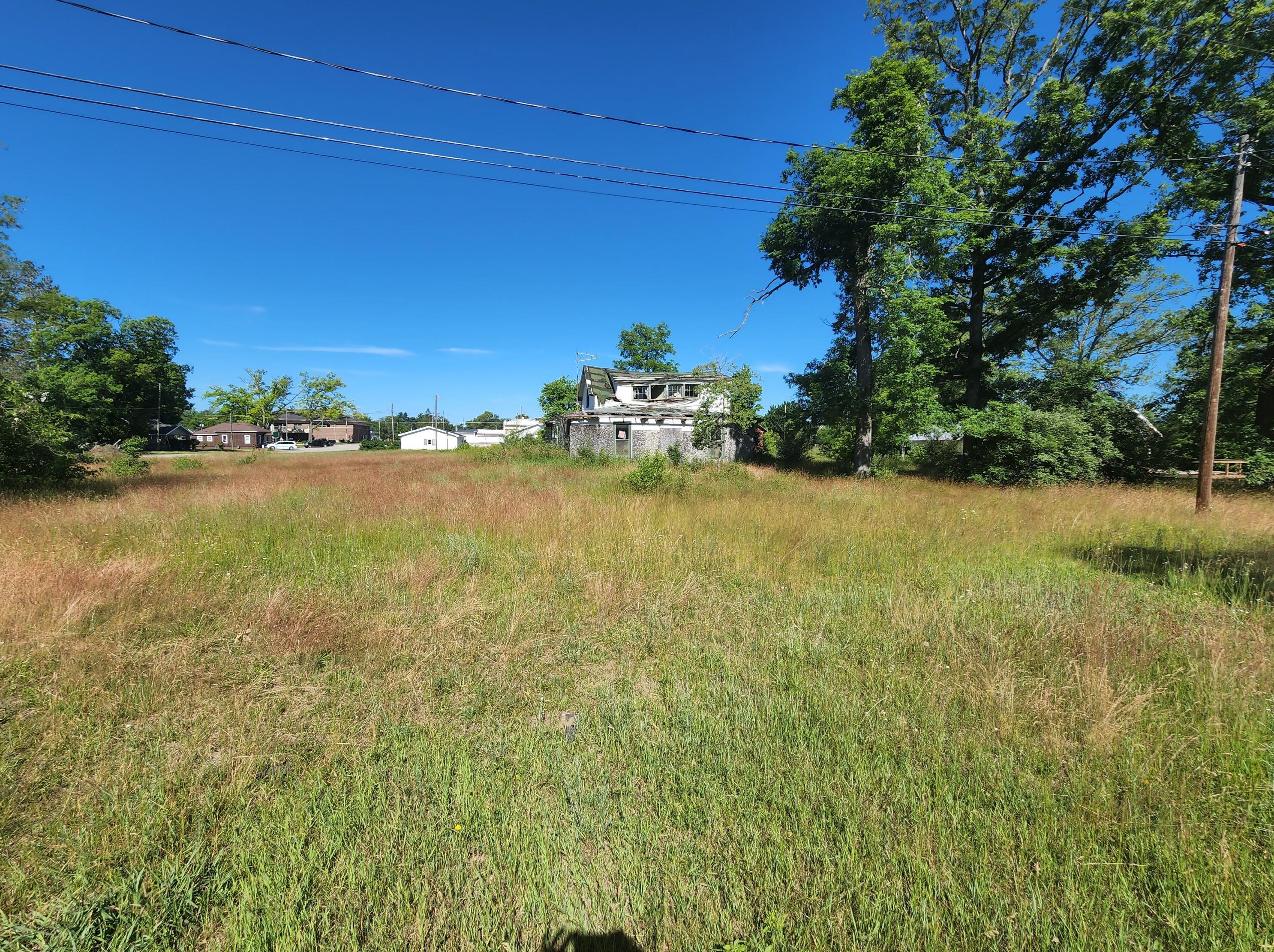 992 7th St, Baldwin, MI 49304