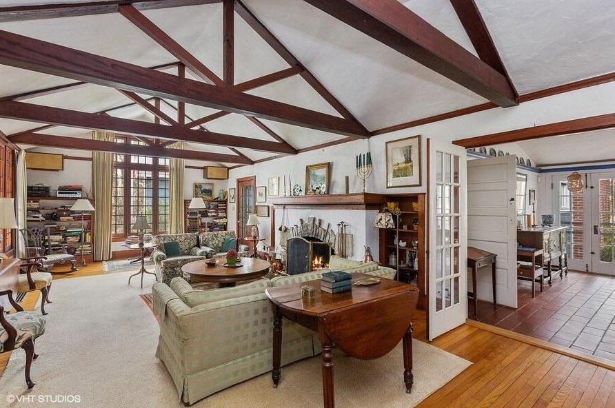 14599 Lakeshore Rd, Lakeside, MI 49116