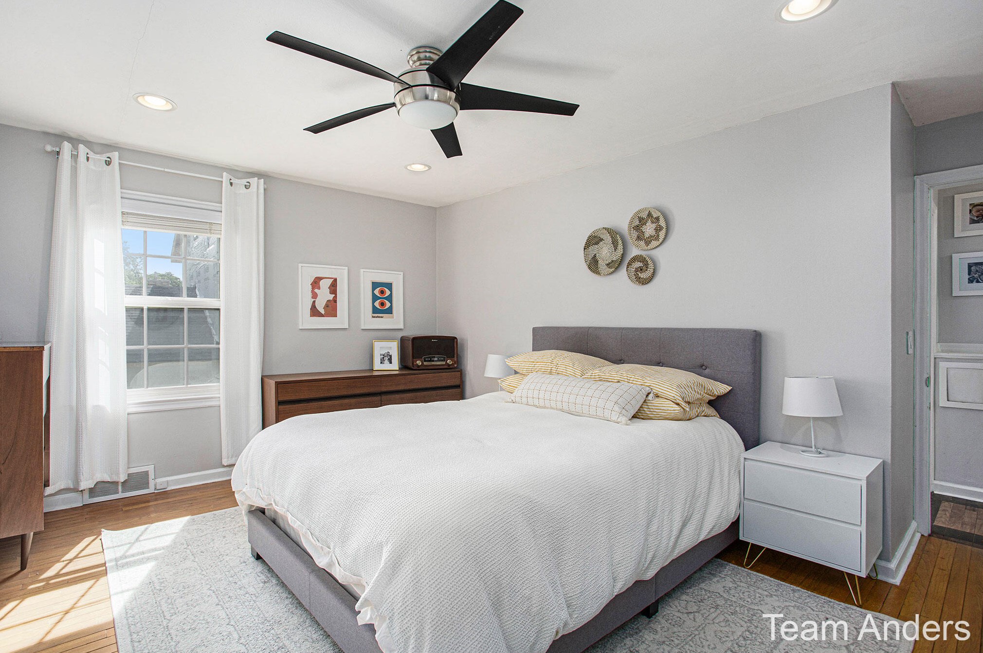 2134 Englewood Dr, Grand Rapids MI 49506-4512 exterior