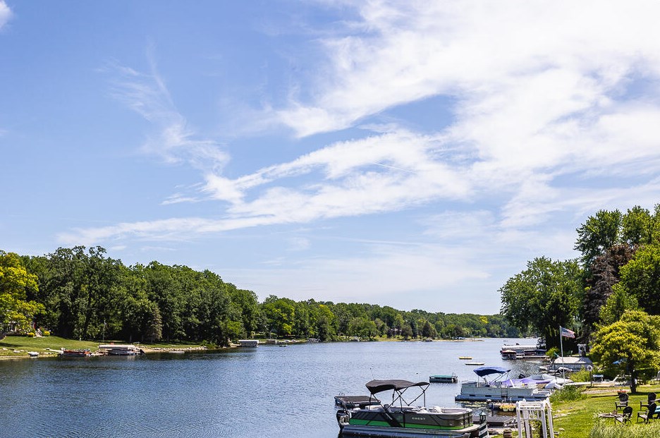 39 Shore Dr, Addison, MI 49220-9739