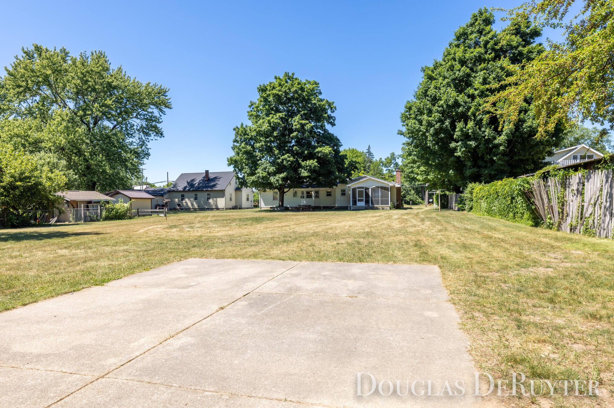 440 68th St, Grand Rapids MI 49548-6929 exterior