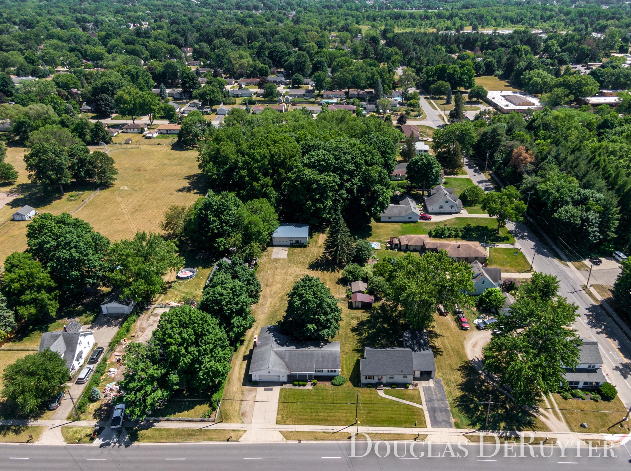 440 68th St, Grand Rapids MI 49548-6929 exterior